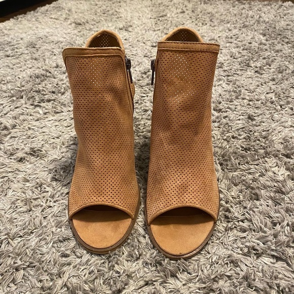 heels - Picture 2 of 2